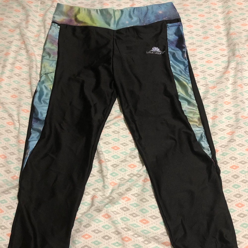 Lotus Capris leggings